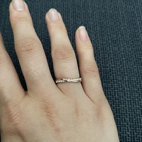 【canal4℃(カナルヨンドシー)の口コミ】 ピンクゴールドで、キラキラ輝く石が可愛くて、これを選びました。ねじり…