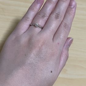 【ラザール ダイヤモンド(LAZARE DIAMOND)の口コミ】 指輪のデザインとしては比較的シンプルなものが多いように感じました。流…
