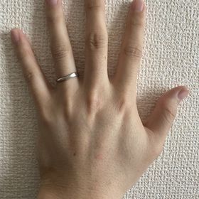 【Mariage ent(マリアージュエント)の口コミ】 婚約指輪(AntwerpBrilliantのSirius)との重ね付けでバランスの良いデザイ…