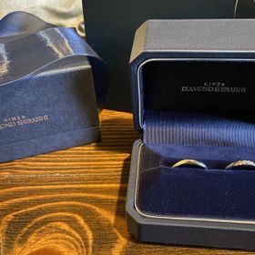 【銀座ダイヤモンドシライシの口コミ】 結婚指輪はウェーブのデザインで探していました。
店員さんにウェーブデザ…