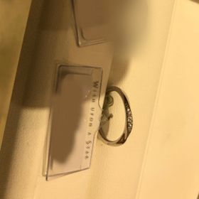 【festaria bijou SOPHIA(フェスタリア ビジュソフィア)の口コミ】 シンプルなデザインを重視して探しており、ひねりの入ったようなデザイン…