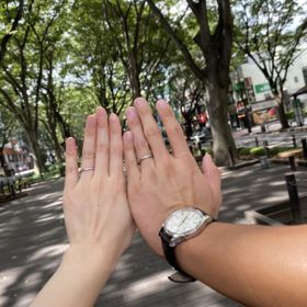 【銀座ダイヤモンドシライシの口コミ】 ダイヤモンドの数と輝きが綺麗で、他のと悩んでいる時に店員さんが着用し…