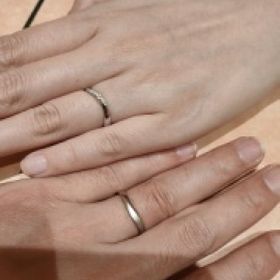 【彩乃瑞(IRONOHA)の口コミ】 主張し過ぎず、シンプルでどんな時でも着けやすい。
様々なリングがあり、…