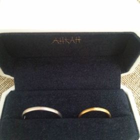 【AHKAH(アーカー)の口コミ】 夫婦ともどもシンプルで細い指輪を希望し探していたところ、こちらがぴっ…