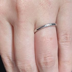 【ティファニー(Tiffany & Co.)の口コミ】 シンプルながら、ワンポイントで石が入っているのでとても華やかな印象で…