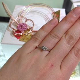 【宝寿堂(ほうじゅどう)の口コミ】 自分たちでダイヤを選ばせてくれました。予算やカラット数など大枠を決め…