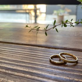 【THREE TREES(スリーツリーズ)の口コミ】 旦那さんの知り合いのおすすめでお店を知りました。
お互いの指輪を手作り…