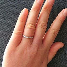 【COLANY(コラニー)の口コミ】 指輪のデザインがリボンを結んだようなあまり見たことがなかったデザイン…