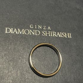 【銀座ダイヤモンドシライシの口コミ】 下記が決めてとなった。
・指輪のデザイン性と見た目の艶(プラチナ、ダイ…