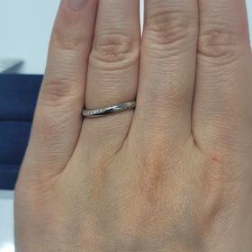 【4℃ BRIDAL(ヨンドシーブライダル)の口コミ】 最初はあまりウェーブは考えていなく、石もなしか最小限でよいと思ってい…