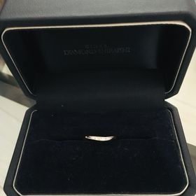 【銀座ダイヤモンドシライシの口コミ】 中央部分が上品に輝き、形は少しウェーブが入り指がすっきり見える物を選…