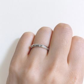 【エクセルコダイヤモンド(EXELCO DIAMOND)の口コミ】 小さいミル打ちがかわいくて、他にはあまりないデザインだったので決めま…