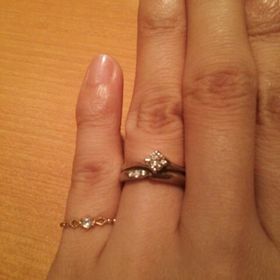 【銀座ダイヤモンドシライシの口コミ】 ダイヤモンドがキラキラしていて綺麗で美しさに魅了されました。すぐにこ…