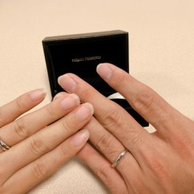 【エクセルコダイヤモンド(EXELCO DIAMOND)の口コミ】 指輪のデザイン性からエクセルコダイヤモンドに絞り、その中でも曲線が入…