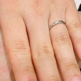 【Something Blue(サムシングブルー)の口コミ】 とにかくシンプルであることが一番の決め手でした。またブルーが指輪裏に…