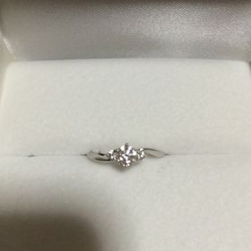 【HOSHI no SUNA 星の砂(ほしのすな)の口コミ】 指が太いので細く見えそうなS字のカーブしたものが欲しかった。また、一石…