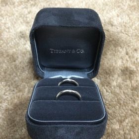 【ティファニー(Tiffany & Co.)の口コミ】 ストレートのシンプルなものを探していたので、どの店を見に行っても似た…