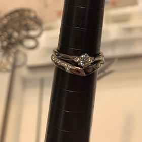 【俄(にわか)の口コミ】 デザインは、着物の襟もとをイメージしているようで、綺麗なV型でした。
…