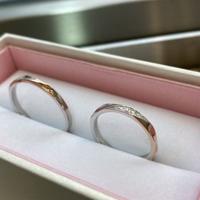 【nocur(ノクル)の口コミ】 デザイン:シルバーだけではなく、ハニーゴールドと半分に分かれているのが…