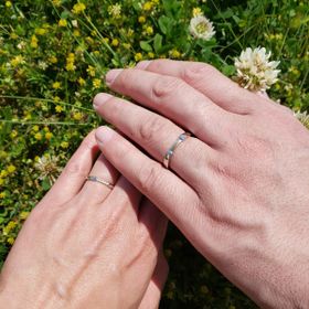 【PORTADA(ポルターダ)の口コミ】 とても品があり、ダイヤモンドが5粒付いているのに、くどくないのが魅力的…