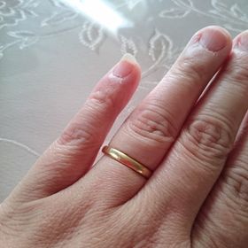 【ティファニー(Tiffany & Co.)の口コミ】 主人も私も接客業なのであんまり目立たないのがいいよねと話していました…