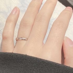 【insembre(インセンブレ)の口コミ】 Pt900で傷が付きにくいのと､ダイヤが真っ直ぐじゃなく斜めに､4つも入って…