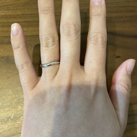 【アイプリモ(I-PRIMO)の口コミ】 ねじれたデザインの指輪が欲しくて何個かありましたが、このデザインが一…