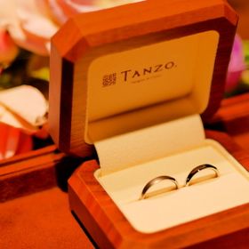 【TANZO.(鍛造指輪)の口コミ】 プラチナの鍛造製法。鋳造製法とは異なり金属の密度からか、雰囲気からも…