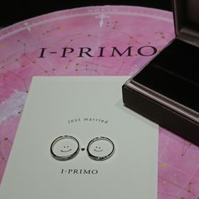 【アイプリモ(I-PRIMO)の口コミ】 形は女性用の指輪と合わせて少し動きのあるタイプを選びました。
普通の指…
