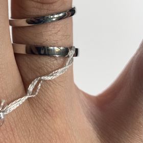 【Preuve(プルーヴ)の口コミ】 シンプルで、価格が他の指輪と比べて安く、良心的です。素材はK10＝10金の…