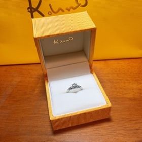 【ケイウノ ブライダル(K.UNO BRIDAL)の口コミ】 持ち込みのダイヤで婚約指輪にリフォームしてもらえることと、デザインを…