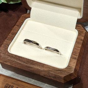 【TANZO.(鍛造指輪)の口コミ】 婚約指輪と一緒に作ったため、重ねづけしたときのバランスを考えることが…