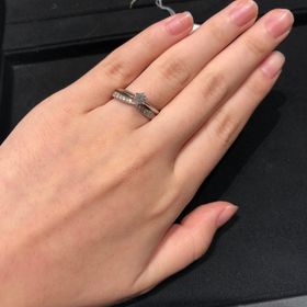 【ティファニー(Tiffany & Co.)の口コミ】 婚約指輪の代名詞と言えばティファニーの6爪のダイヤの婚約指輪だと思いま…