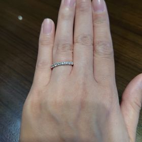 【ANTWERP BRILLIANT(アントワープブリリアント)の口コミ】 大道の1粒の婚約指輪とこの指輪でとても悩みました。
でも、初めて見たと…