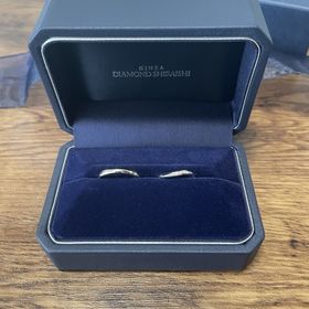 【銀座ダイヤモンドシライシの口コミ】 男性にとってシンプルな作りで大変満足しています。
ウェーブがかかったも…