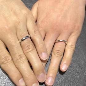 【TRECENTI(トレセンテ)の口コミ】 お互いに納得したデザインを見つけることができました。私はV字のデザイン…