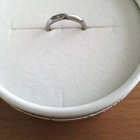 【銀座ダイヤモンドシライシの口コミ】 結婚指輪にしては、デザイン性があって他の指輪とセットにもしやすいので…