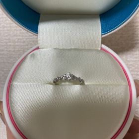 【COCKTAIL(カクテル)の口コミ】 中心のダイヤモンドのサイドに、お花のようにダイヤモンドがあしらわれた…