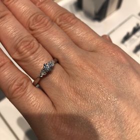 【銀座ダイヤモンドシライシの口コミ】 色々な指輪を見ましたが、店舗の場所や値段、接客、デザインがよかったで…