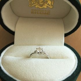 【ESTELLE(エステール)の口コミ】 飽きのこないシンプルデザインで、同店で購入した結婚指輪（ブランド違い…