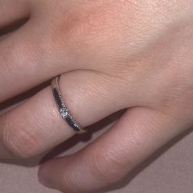 【エクセルコダイヤモンド(EXELCO DIAMOND)の口コミ】 試着した際、自分の指のイメージにピッタリでした。サンドリヨンをイメー…