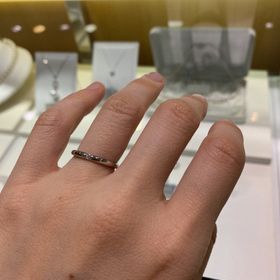 【GALA JEWELRY(ガラジュエリー)の口コミ】 ゼクシィで調べて、口コミがとてもよく、
アクセスも便利だったのでこちら…