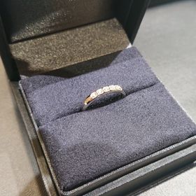 【ラザール ダイヤモンド(LAZARE DIAMOND)の口コミ】 結婚指輪の購入になります。
5石でダイヤモンドが入ってカラット数が大き…