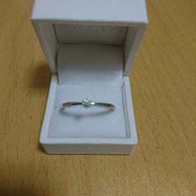 【KATATi(カタチ)の口コミ】 シンプルなデザインが一番のよさです。細目のリングが気に入っています。…