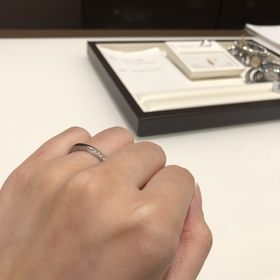 【俄(にわか)の口コミ】 初めは細身やV字のリングを中心に見ていたのですが、ホームページで「凛」…