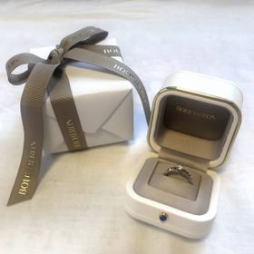 【ブシュロン(BOUCHERON)の口コミ】 彼がサプライズで選んでくれました。私は、よくあるデザインの婚約指輪は…