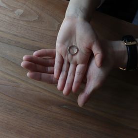 【出雲結(いずもゆい)の口コミ】 地元のブランドということと、式を出雲大社で
挙げるので。
指輪にそれぞ…