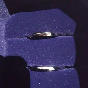 【4℃ BRIDAL(ヨンドシーブライダル)の口コミ】 彼の指に似合うものが選びたくていろんなものを見ていましたが、その中で…