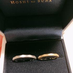 【HOSHI no SUNA 星の砂(ほしのすな)の口コミ】 プロポーズされて指輪の画像を見てて一目惚れした指輪。
結婚指輪は星の砂…