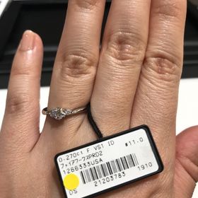 【ラザール ダイヤモンド(LAZARE DIAMOND)の口コミ】 たくさんあるフレームのデザインから、好きなダイヤモンドをスタッフの方…